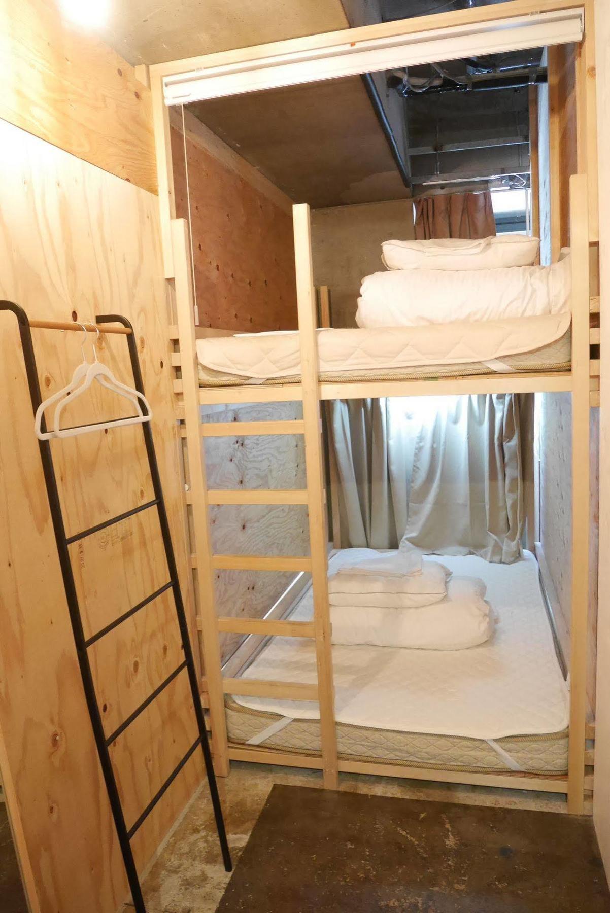 Artnshelter - *